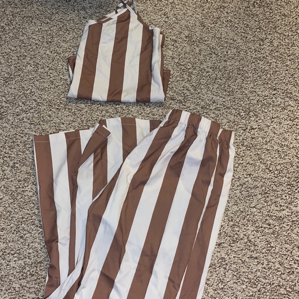 Worn once, 2 piece crop top & flare pants
